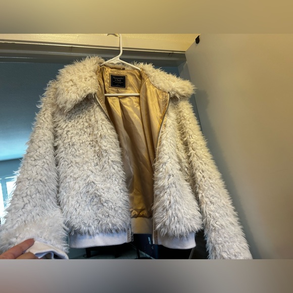 Fuzzy A&F Jacket ♥️ - Picture 3 of 5